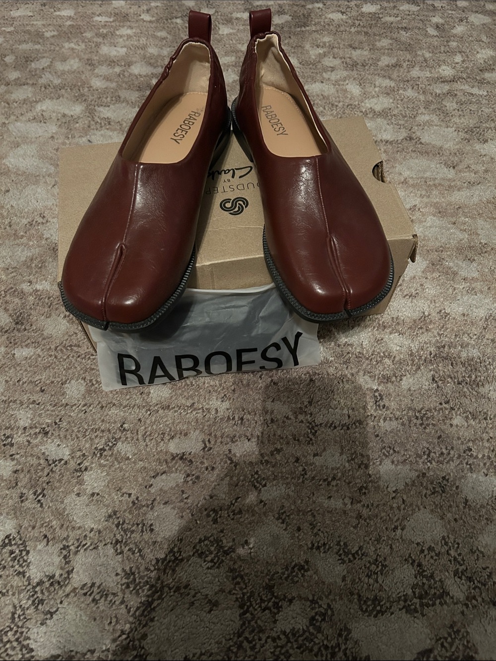RABOESY Women's Burgundy Split-Toe Leather Flats
